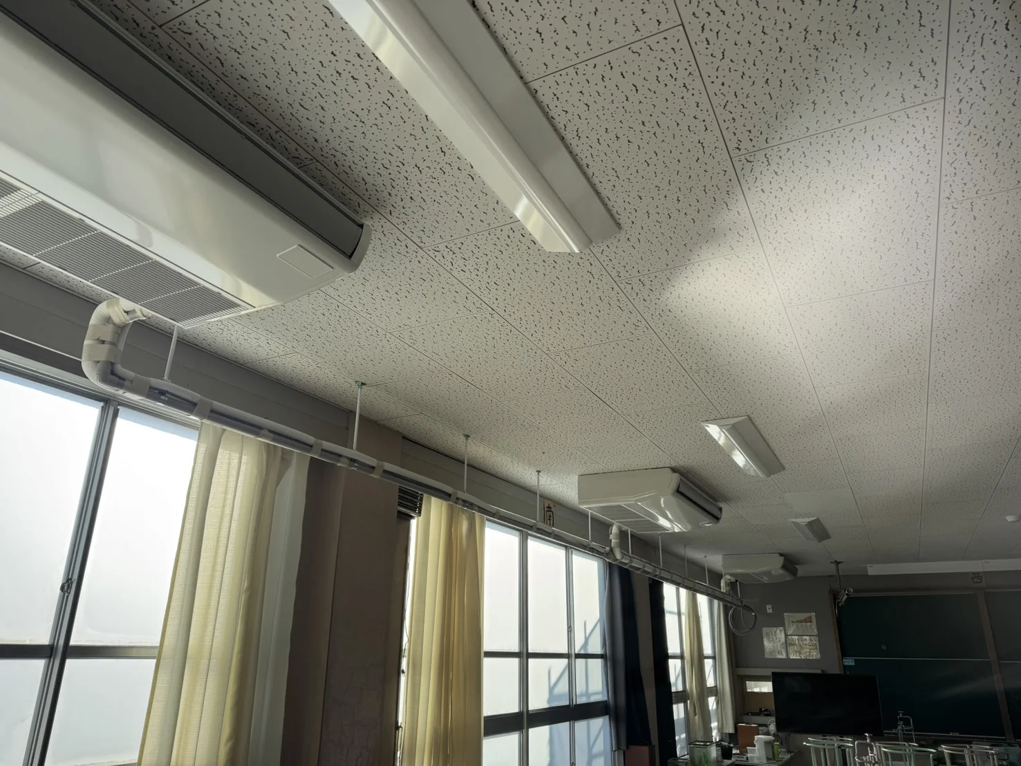 学校のエアコン